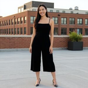 Urban Outfitters Black Velte Wide Leg Cropped Jumpsuit,‎ Small